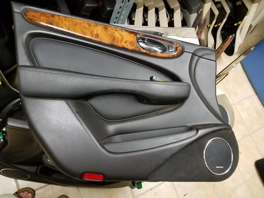 2004-05-2009 JAGUAR XJ8 XJ8L SUPER V8 VANDEN PLAS LEFT FRONT DOOR PANEL BLACK - Image 1 of 1