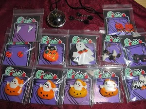 14 Surtidos Collares de Tela Plástico Halloween Alfileres Fantasma Spider Calabazas - Imagen 1 de 4