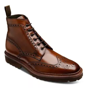 Loake - Pegasus - Stivaletti marroni brogues fatti a mano da uomo - prezzo consigliato £ 220,00 - Foto 1 di 6
