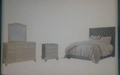 Coralayne Queen Bed - Image 1 of 3