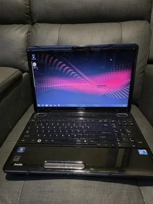 Ноутбук TOSHIBA Satelite L505 Windows 7 черный - Изображение 1 из 4