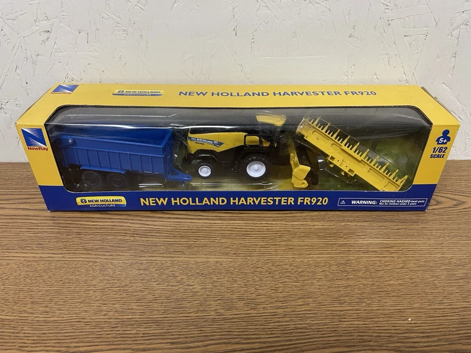 Cosechadora de forraje New Holland FR920 1/62 con 2 cabezales y vagón, NewRay 05003 Foto 1 de 1