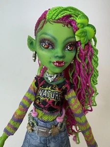Venus McFlytrap OOAK Repaint – Monster High Sammlerpuppe | OVP mit Zubehör - Bild 1 von 17