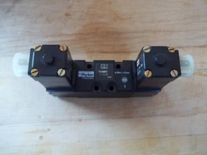 NEW PARKER 19124MTF PNEUMATIC DOUBLE SOLENOID VALVE - Picture 1 of 3