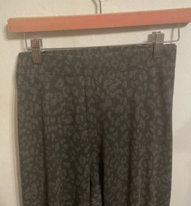 EUC Old Navy Charcoal Gray Leopard Cotton/poly Leggings Plus size 2X (18/20) - Picture 1 of 2