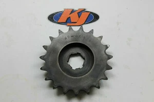 Piñón de desplazamiento Yamaha RD 350 YPVS '83 - '95 18 dientes, 520 8 mm piñón offset - Imagen 1 de 2