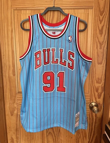Mitchell & Ness Chicago Bulls Dennis Rodman 95-96 Swingman Jersey Men’s Sz M, XL Cover
