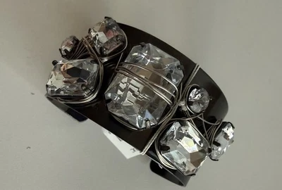 Brazalete ancho de alambre de diamantes de imitación facetados de metal armado Banana Republic grande con joyas Foto 1 de 4