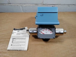 Interruptor de presión diferencial United Electric 3-30 PSID J400K-147 - Imagen 1 de 7
