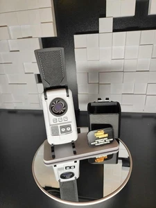 Star Trek Strange New Worlds Communicator Prop - Honor Guard Series - Bild 1 von 4