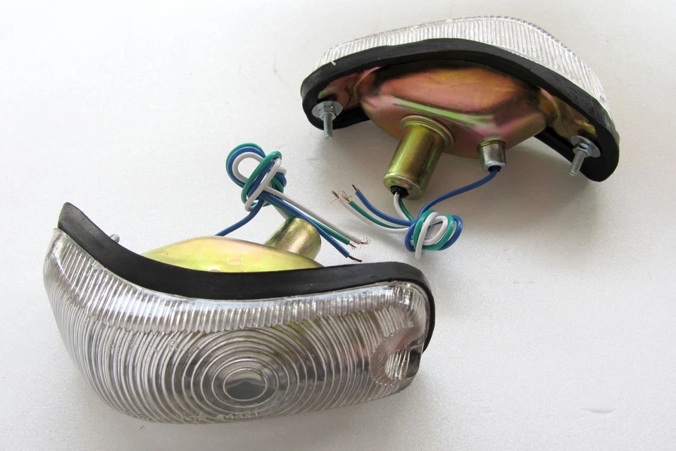 MAZDA 1000 A PAIR OF PARKING LIGHTS NEW CORNER BUMPER - Image 1 of 1