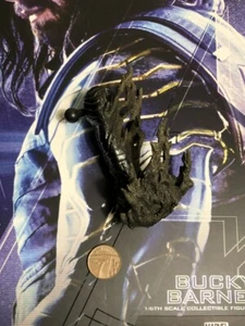 Hot Toys Bucky Barnes Infinity War MMS509 Half Dusted Arm loose 1/6th scale - Picture 1 of 1