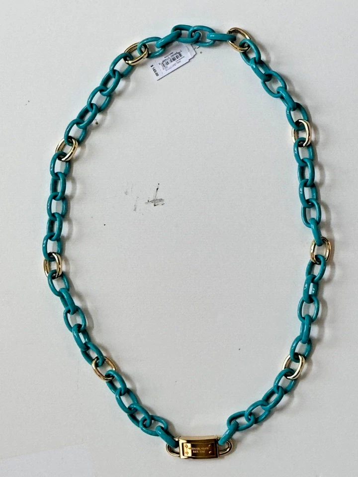 Michael Kors 32" Largo Cadena Turquesa Collar Moderno Mezcla Logo Placa $145 Nuevo Foto 1 de 4