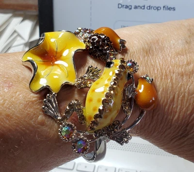 Pulsera de metal y pedrería FROG plateado, amarillo y marrón esmalte Ab Foto 1 de 4