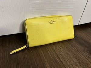Cartera de cuero Kate Spade acordeón cremallera alrededor amarilla - Imagen 1 de 11