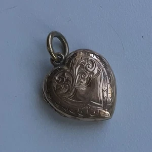 GOLD CHARM OPENING LOCKET - Picture 1 of 5