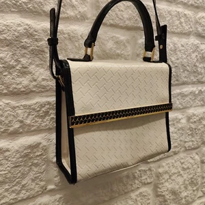 TED BAKER Damen Handtasche weiß schwarz Lackimitat Französische Bulldogge  - Bild 1 von 20