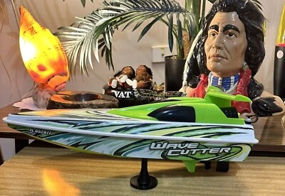 Fast Lane Wave Cutter Speed Racing Boat RC  - Image 1 of 4