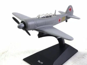 IXO YAK-11 Russian Multirole Fighter 1/81 diecast plane model - Picture 1 of 1
