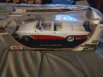 2013 Motor Max 1957 Buick Roadmaster Convertible 1:18 Scale - Image 1 of 4