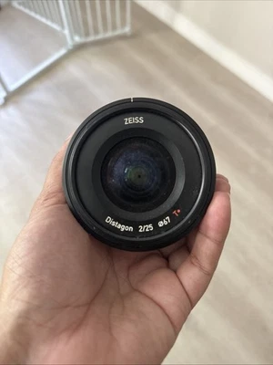 Lente Zeiss Distagon 25 mm f/2,0 T* Foto 1 de 3