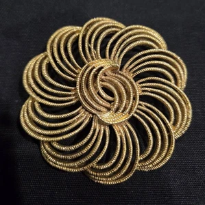 Broche De Colección Monet Tono Dorado Diseño Flor 2.30" Diamante - Imagen 1 de 7