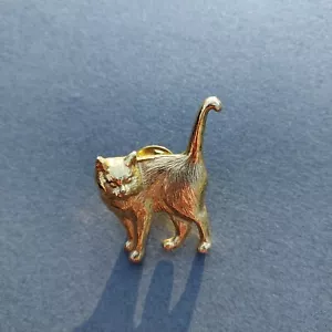 Spilla giacca cappello bavero gatto con coda in aria tono oro - Foto 1 di 2