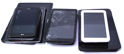 Lot of 18 Samsung LG Tablets  Powers on but has Bad Screens or Broken Screens - Image 1 of 4