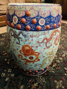 Antik Vintage asiatischer Gartenhocker große Drachen lebendige Farben Relief dekorativ - Bild 1 von 9