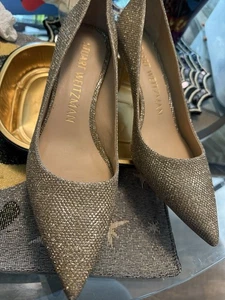 STUART WEITZMAN GLITZY GOLD HEELS Shoes Sz 38.5/8 New - No Box - Picture 1 of 6
