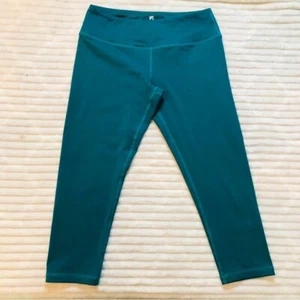 Buff Bunny Turquoise Blue Green Capri compression Legging Cropped pants Medium - Picture 1 of 5