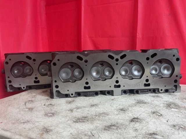 307 Oldsmobile roller heads casting #0142/7A - Image 1 of 1