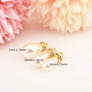 COLGANTE DE CUENTAS DE BOTÓN DE VÁSTAGO DE PERLAS Y CRISTAL DE ACRÍLICO BLANCO - 7mm x 13mm - Imagen 1 de 1