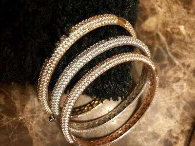 Juego de tres brazaletes brazaletes pavé. Oro rosa, blanco, oro circonita cúbica Foto 1 de 3