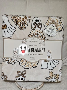 VIRAL Reversible Plush Queen blanket with Ghost & Bows and Leopard Print 90x90in - Picture 1 of 2