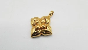 Gold tone 3D pendant 1.5" - Picture 1 of 2