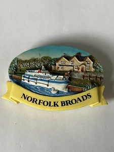 Norfolk Broads Fridge Magnet Boat And House 3d Hand Painted Resin Tourism Gift - Picture 1 of 4