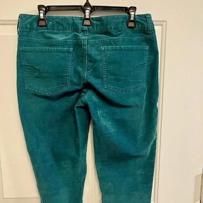 Женские вельветовые брюки American Eagle размер 10 длинные бирюзовые изумрудно-зеленые эластичные - Изображение 1 из 4