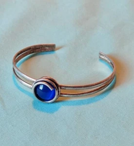Vintage Blue Cats Eye Glass Modernist Cuff Bracelet Silver Plate Heavy Patina - Picture 1 of 7