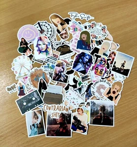 100 x Taylor Swift Aufkleber Schultüte Kühlschrank Skateboard - Strumpffüller - Bild 1 von 1
