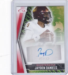 Jayden Daniels Auto 2022 SAGE RC Rookie Commanders Red QB LSU - Bild 1 von 2