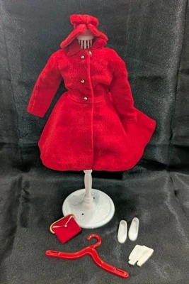 Muñeca Barbie Patrón Vintage "Abrigo de Vestir" Conjunto Terciopelo Rojo #1906 - COMPLETO Foto 1 de 4