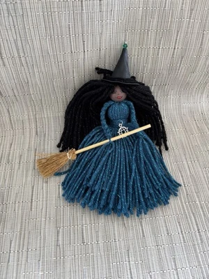 Muñeca Bruja 7 pulgadas, Hecha a Mano Cocina Bruja con Sombrero, Escoba y Pentáculo Foto 1 de 4