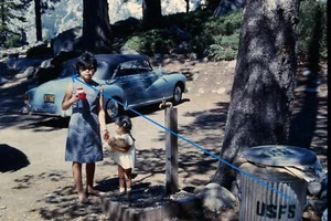 1967 35mm Dia Mercedes Benz W186 Cabriolet Frau Kinderpark #1276 - Bild 1 von 1