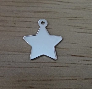 Dije de estrella delgada de plata esterlina pequeño 10x10 mm - Imagen 1 de 2