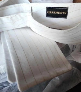 CORBATA TRADICIONAL BLANCA Blanca con Línea Dorada NUEVA POR ORNAMENTOS - Imagen 1 de 3