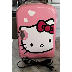Sanrio Hello Kitty Mini Frigo Portatile Raffredda Scalda Funziona benissimo - Foto 1 di 12