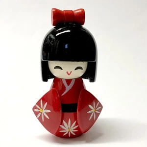 Mini Muñeca Kokeshi Kimono Rojo 10.5cm Madera Cara Cambiable Juguete Popular Japonés Envío Gratis - Imagen 1 de 2