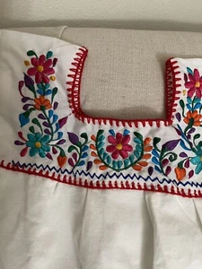 KIDS SIZE Beautiful Mexican blouse with colorful flowers and short sleeve - Picture 1 of 4
