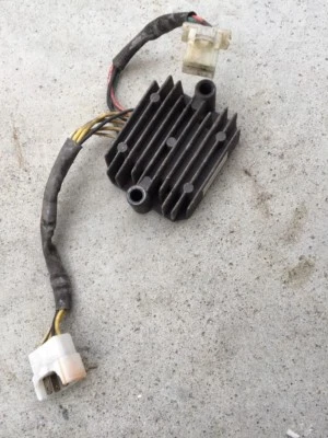 1983 Honda CB1000C CB1100F Regulator Rectifier Original. - Imagem 1 de 4